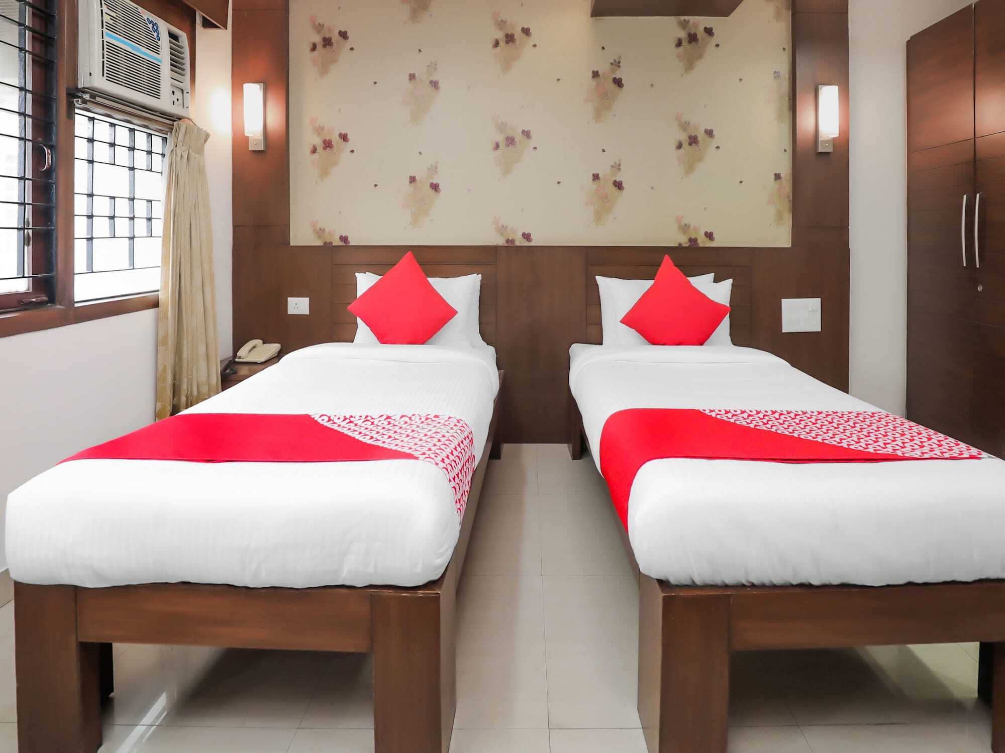 Oyo 17278 Hotel Srinivas Mangaluru Exterior foto