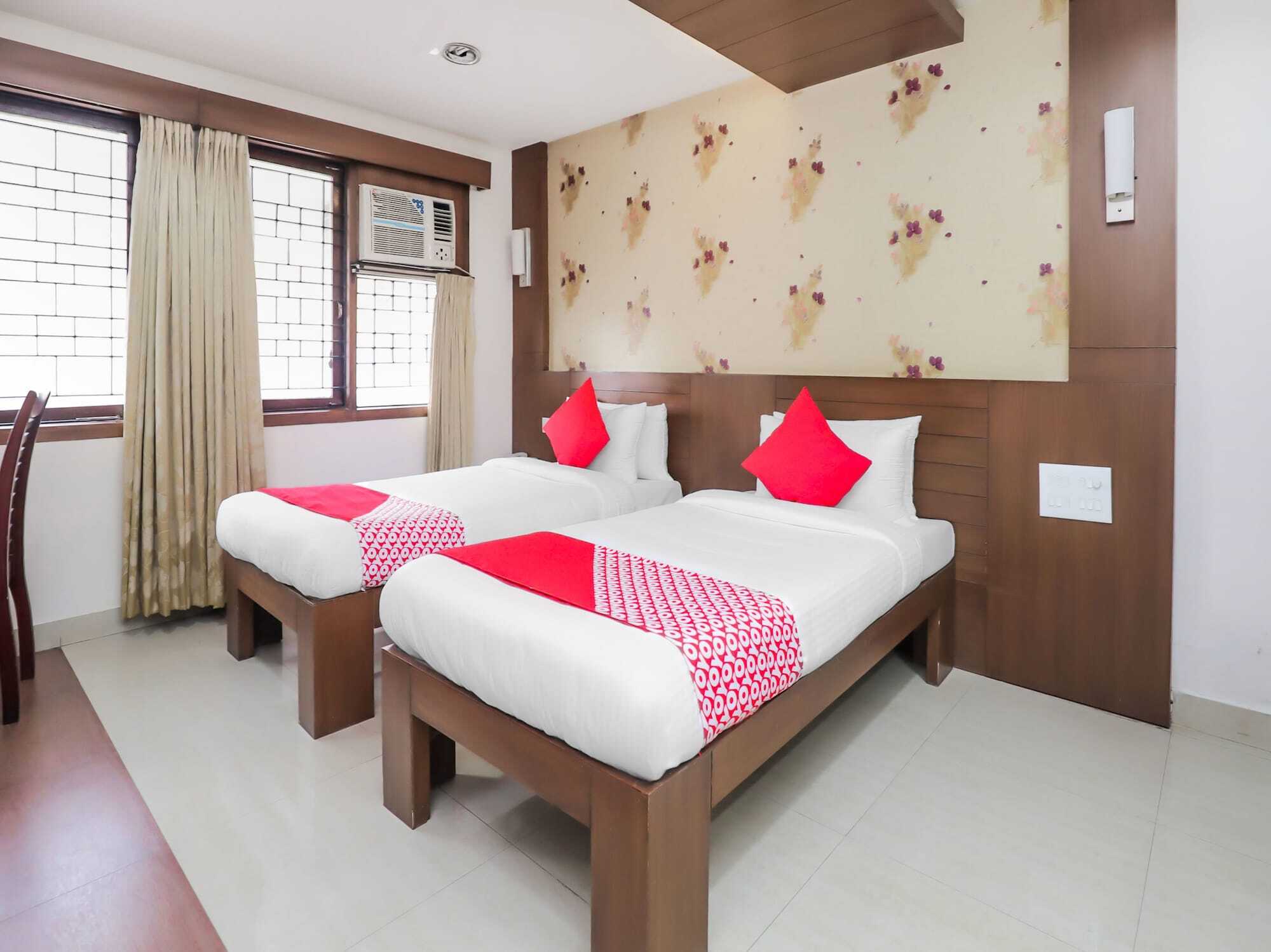Oyo 17278 Hotel Srinivas Mangaluru Exterior foto